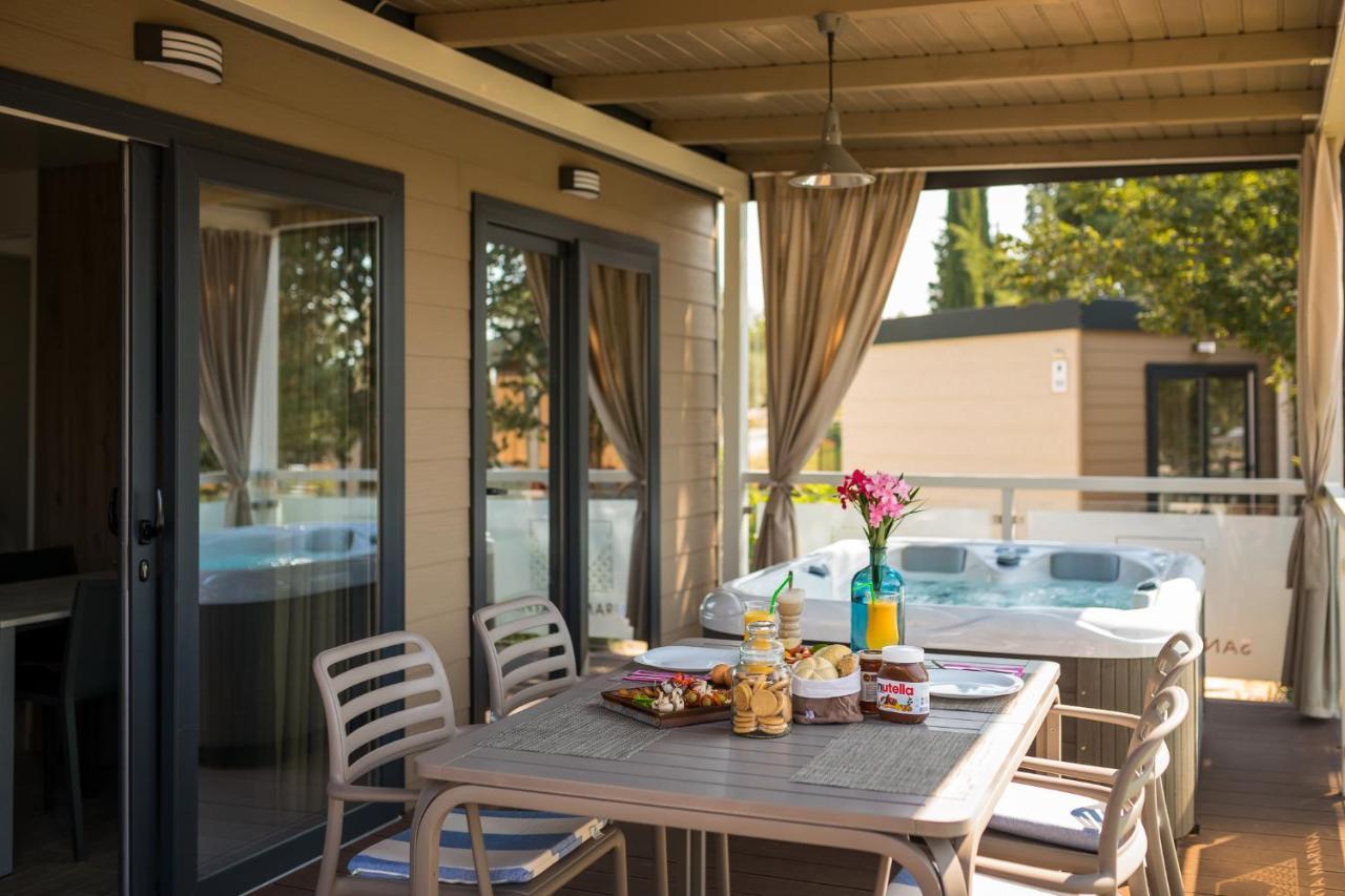 Tar-Vabriga Premium Camping Homes Santa Marina, Lanterna מראה חיצוני תמונה