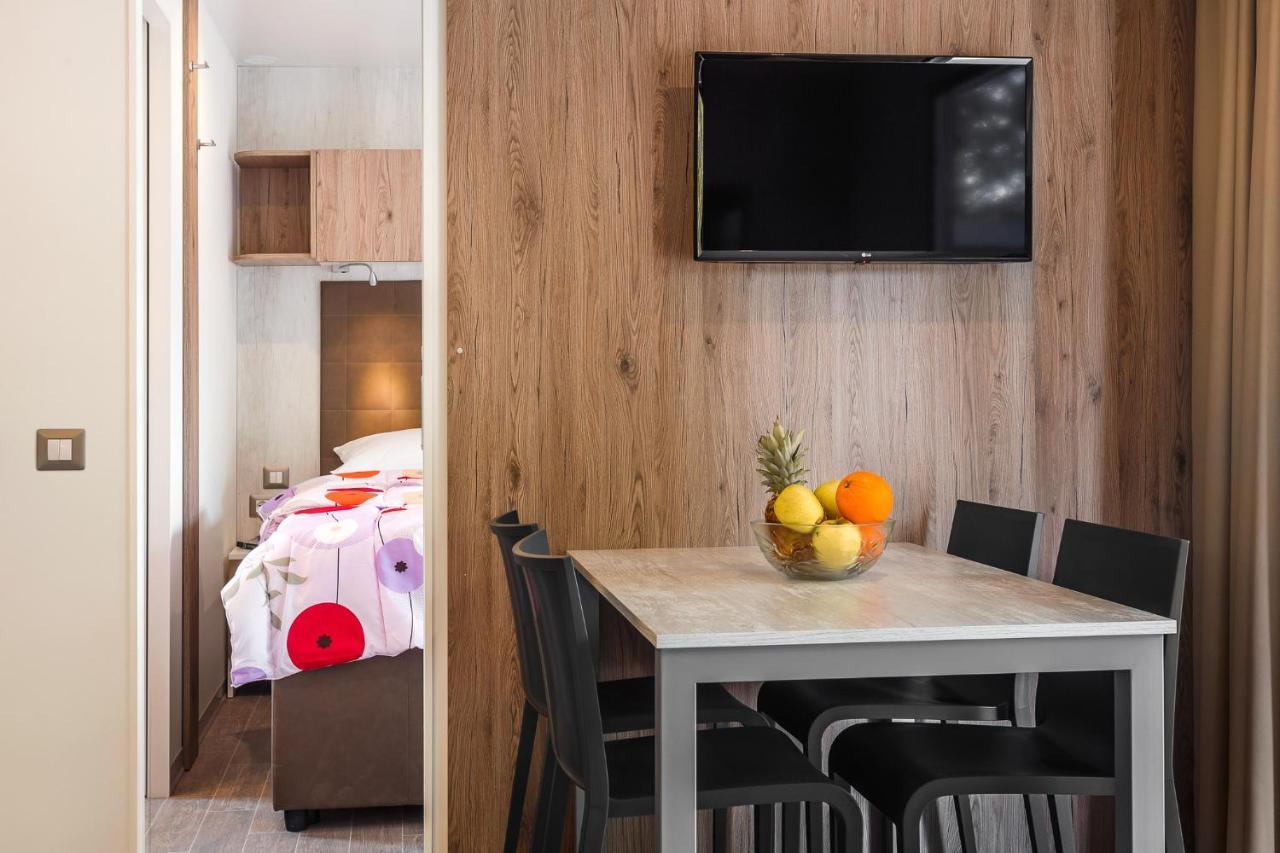 Tar-Vabriga Premium Camping Homes Santa Marina, Lanterna מראה חיצוני תמונה